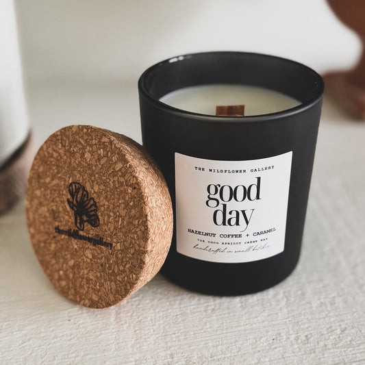 non-toxic and eco-friendly coffee candle with coconut wax and wood wick