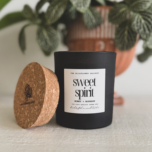 honey bourbon luxurious coconut wax candle with wood wick